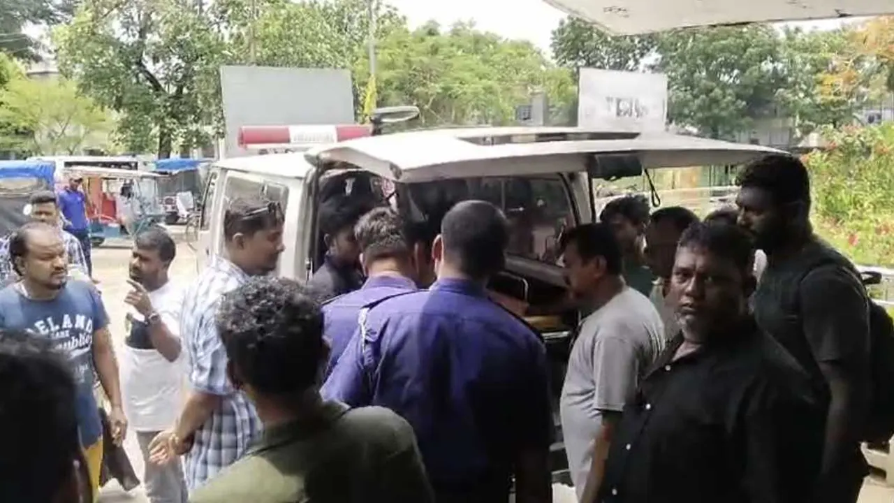 পাবনায় ঈশ্বরদীতে বালুমহালের আধিপত্য নিয়ে দুই গ্রুপের সংঘর্ষ ও গোলাগুলির ঘটনায় আহতদের রাজশাহী মেডিকেল কলেজ হাসপাতাল ও ঈশ্বরদী উপজেলা স্বাস্থ্য কমপ্লেক্স ভর্তি করা হয়েছে। ছবি : সংগৃহীত