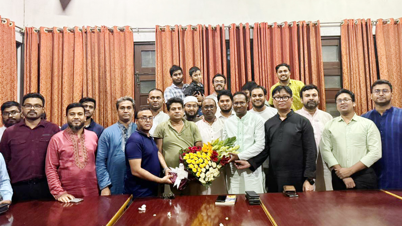 পার্বত্য চট্টগ্রাম সমিতি ঢাকার কমিটির সদস্যরা। ছবি : সংগৃহীত