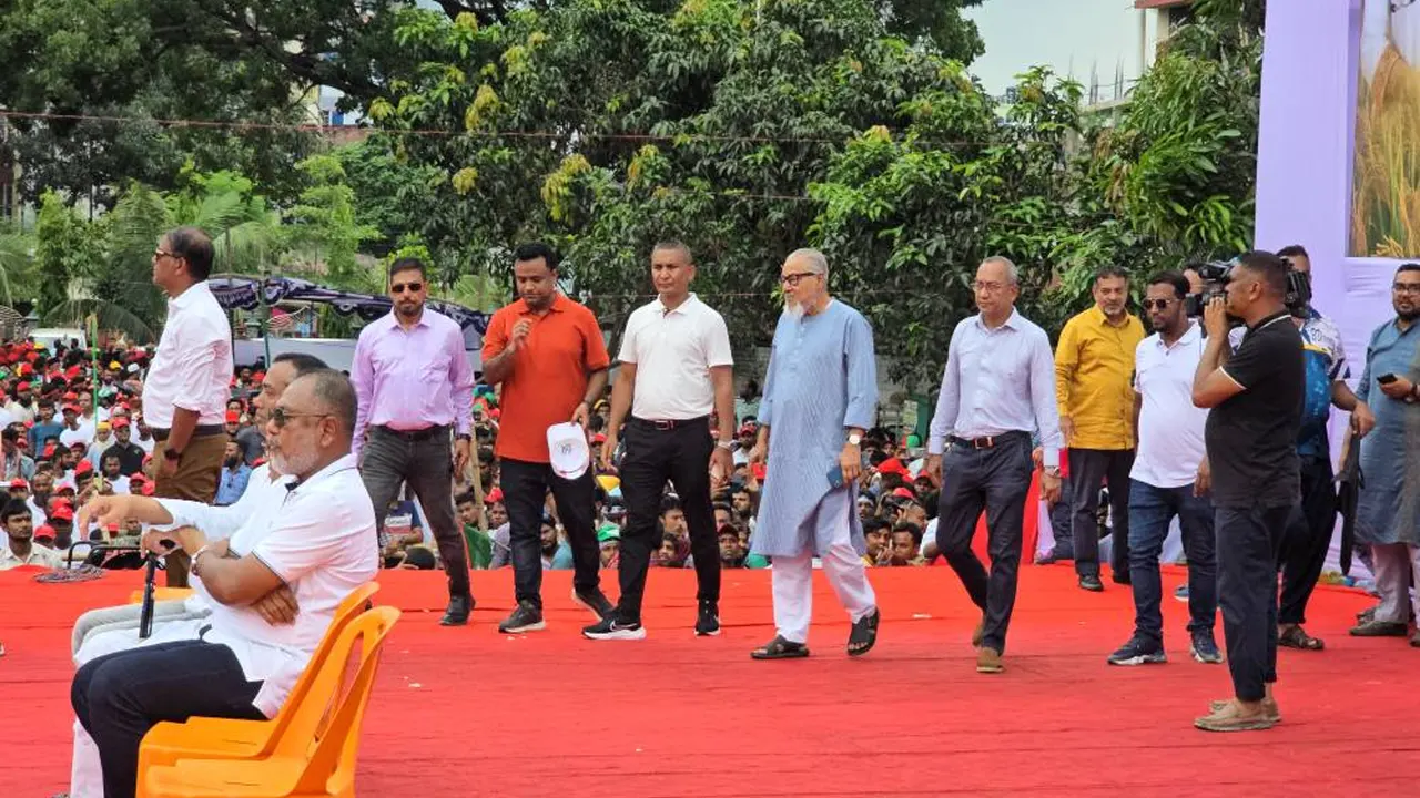 তারুণ্যের সমাবেশে প্রধান অতিথি বিএনপির স্থায়ী কমিটির সদস্য নজরুল ইসলাম খান।