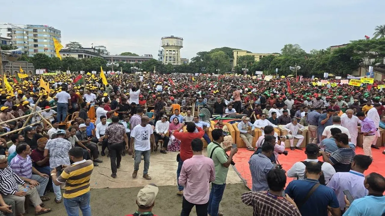 তারুণ্যের সমাবেশে হাজার হাজার নেতাকর্মী।