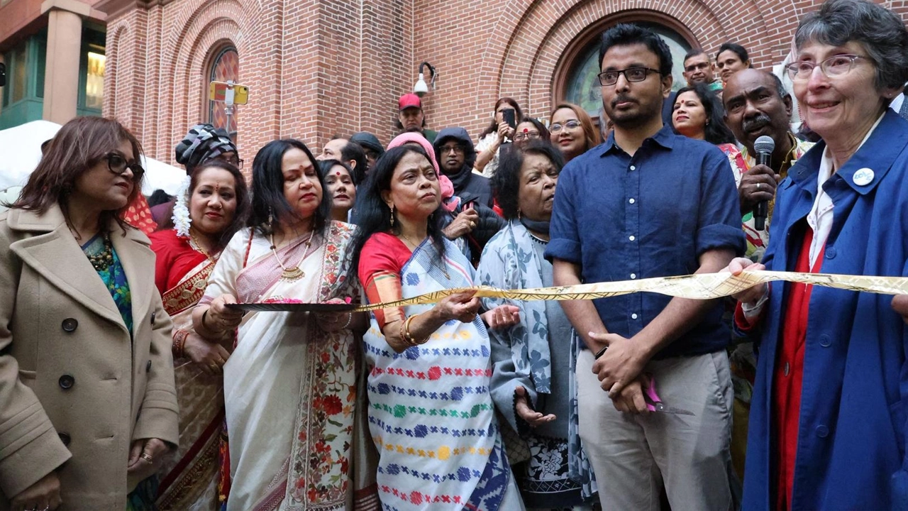 নিউইয়র্কের জ্যামাইকা পারফর্মিং আর্টস সেন্টারে ৩৪তম আন্তর্জাতিক বাংলা বইমেলার শুভ উদ্বোধন। সৌজন্য ছবি