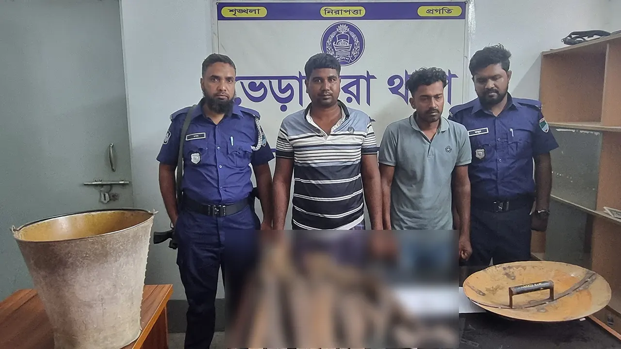 কুষ্টিয়ার ভেড়ামারায় সেনাবাহিনীর অভিযানে অস্ত্র-গুলি, ককটেলসহ বিপুল দেশীয় অস্ত্র উদ্ধার ও দুজন আটক। ছবি : কালবেলা