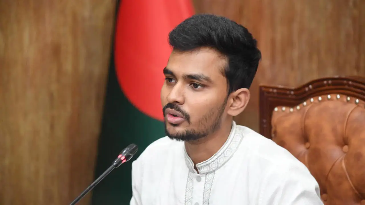 স্থানীয় সরকার, পল্লী উন্নয়ন ও সমবায় এবং যুব ও ক্রীড়া উপদেষ্টা আসিফ মাহমুদ সজীব ভূঁইয়া। ছবি : সংগৃহীত