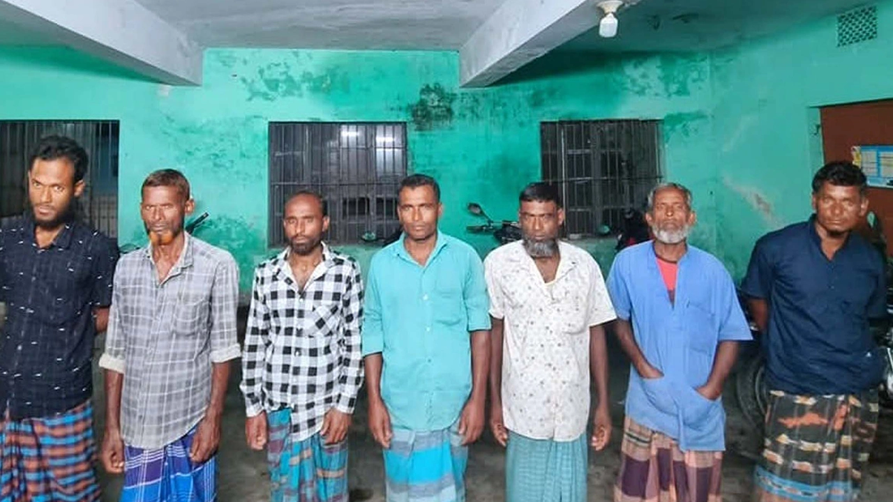 আটকরা। ছবি : সংগৃহীত