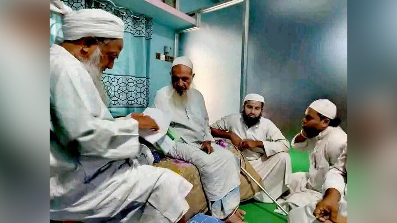 মুহিব্বুল্লাহ বাবু নগরীর সঙ্গে সৌজন্য সাক্ষাৎ করেন খতমে নবুওয়াত সংরক্ষণ কমিটির নেতারা। ছবি : কালবেলা