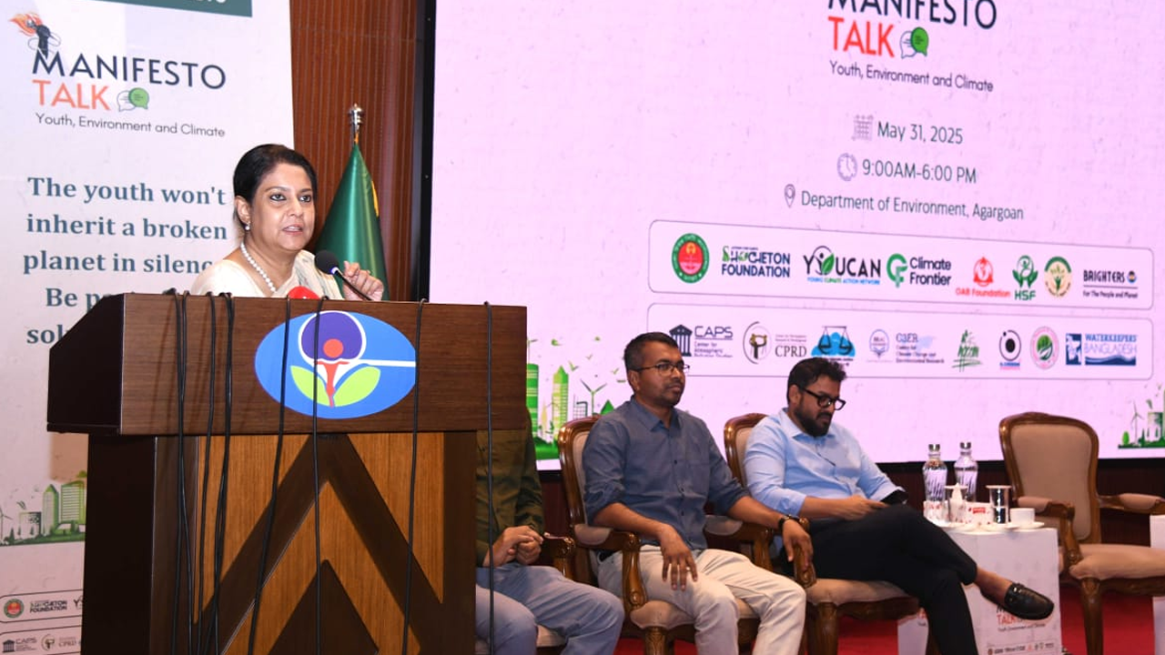 পরিবেশ অধিদপ্তরে আয়োজিত আলোচনা সভায় উপদেষ্টা রিজওয়ানা হাসান। ছবি : কালবেলা
