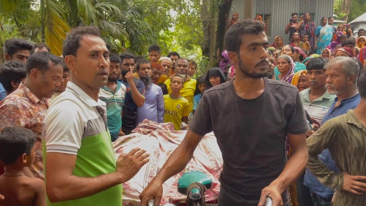 নিহতদের মরদেহ উদ্ধার করেছে পুলিশ। ছবি : কালবেলা