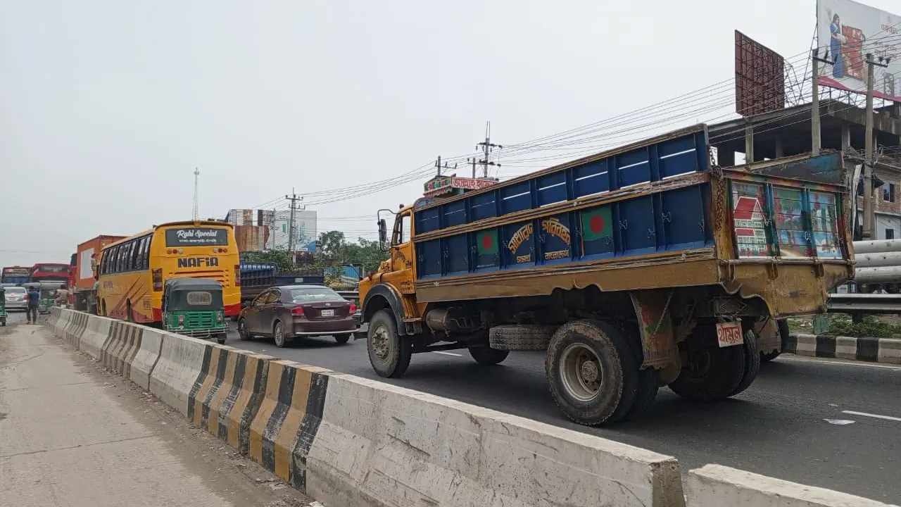 ঈদযাত্রায় ঢাকা-টাঙ্গাইল মহাসড়কে যানজটের চিত্র। ছবি : কালবেলা