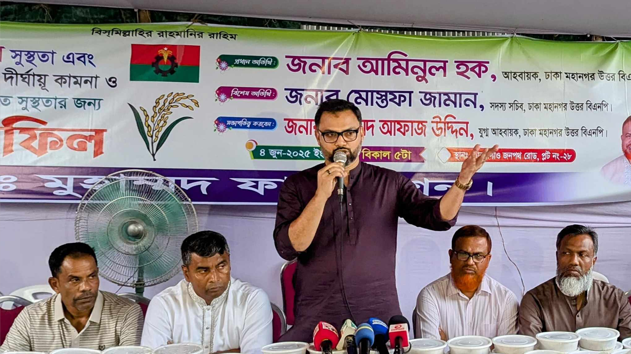 দোয়া মাহফিলে আমিনুল হক। ছবি : কালবেলা