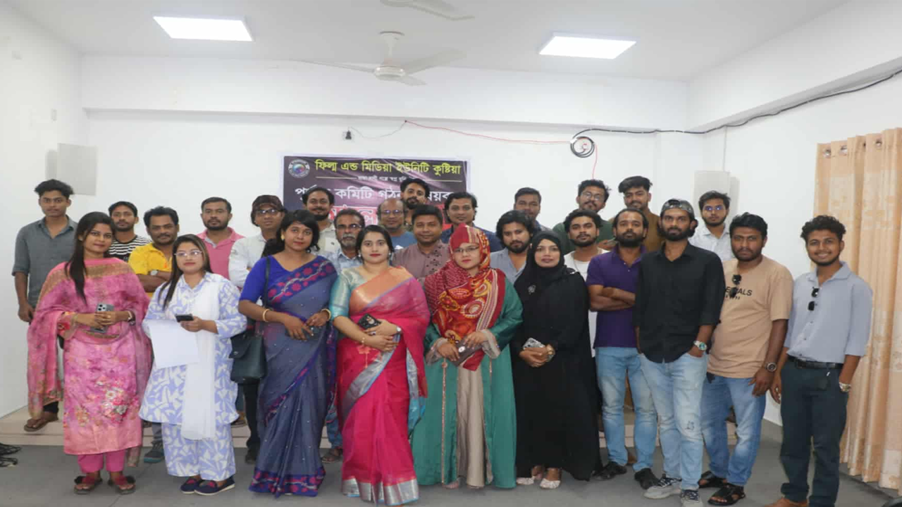 কুষ্টিয়া জেলা শিল্পকলা একাডেমির কনফারেন্স রুমে ফেমাকের সদস্য ও অন্যরা। সৌজন্য ছবি