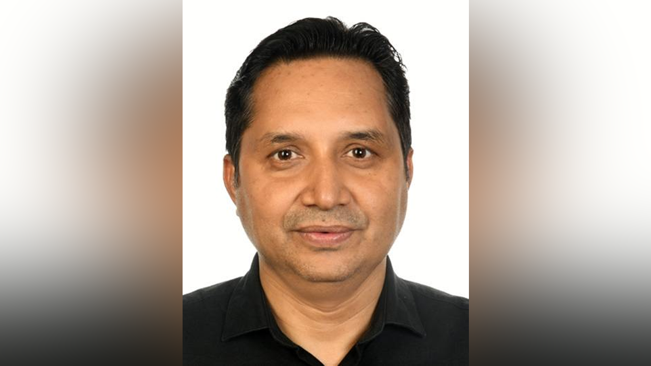 ঢাকা বিশ্ববিদ্যালয়ের ফারসি ভাষা ও সাহিত্য বিভাগের সহযোগী অধ্যাপক ও চেয়ারম্যান ড. মুমিত আল রশিদ। ছবি : কালবেলা