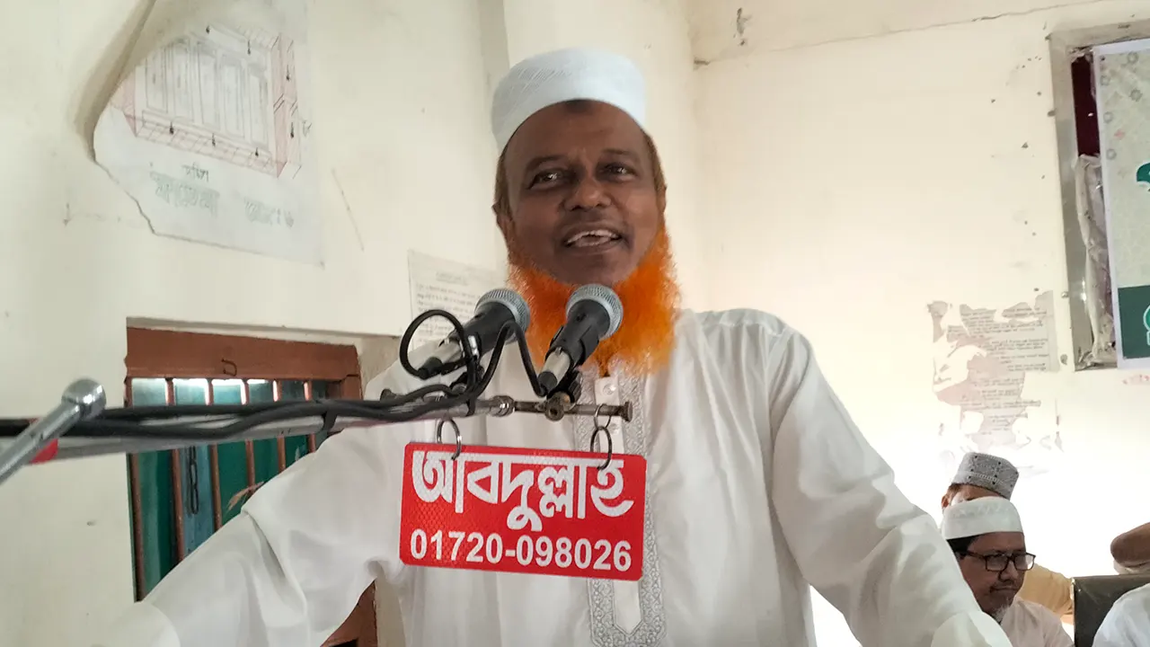 কুমিল্লার লাকসামে ঈদ পুনর্মিলনী অনুষ্ঠানে জামায়াত মনোনীত প্রার্থী ড. সরওয়ার উদ্দিন ছিদ্দিকী। ছবি : কালবেলা