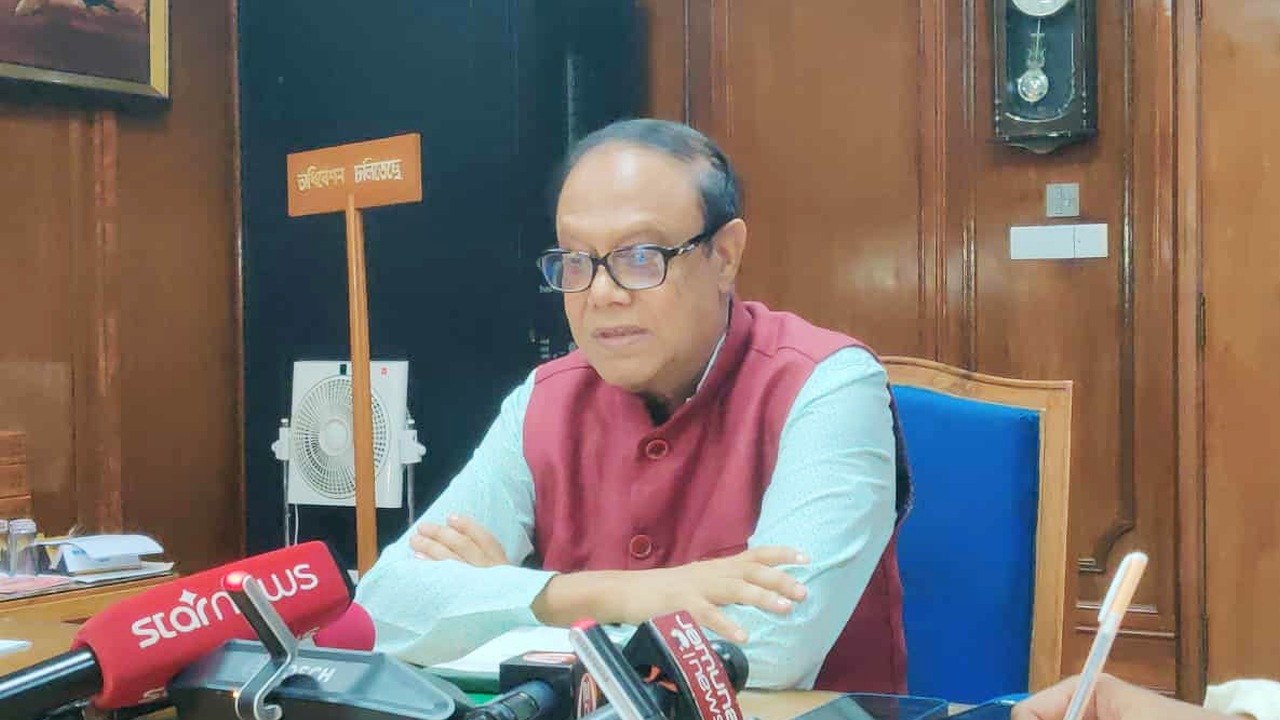 ‘পাচারকৃত অর্থ উদ্ধারে সরকার এখনই আইনজীবী নিয়োগ করতে পারে’