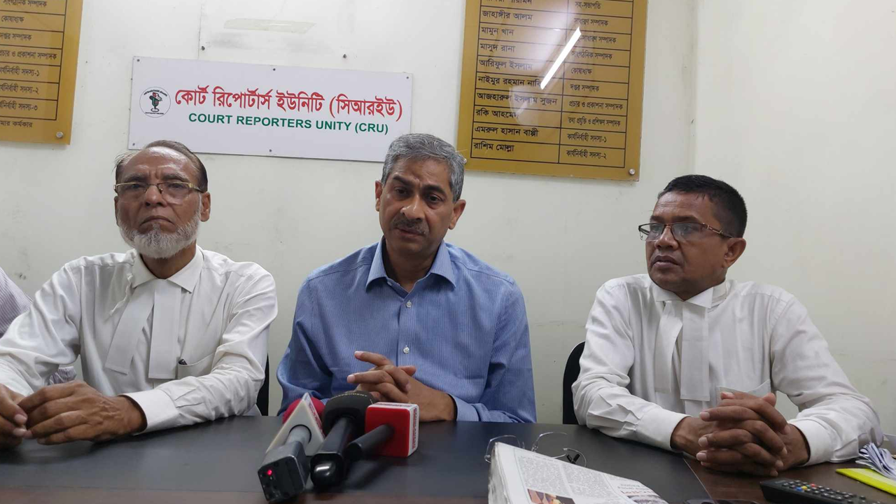 কোর্ট রিপোর্টার্স ইউনিটির (সিআরইউ) কার্যালয়ে বিএনপির যুগ্ম মহাসচিব শহিদ উদ্দিন চৌধুরী এ্যানি। ছবি : কালবেলা