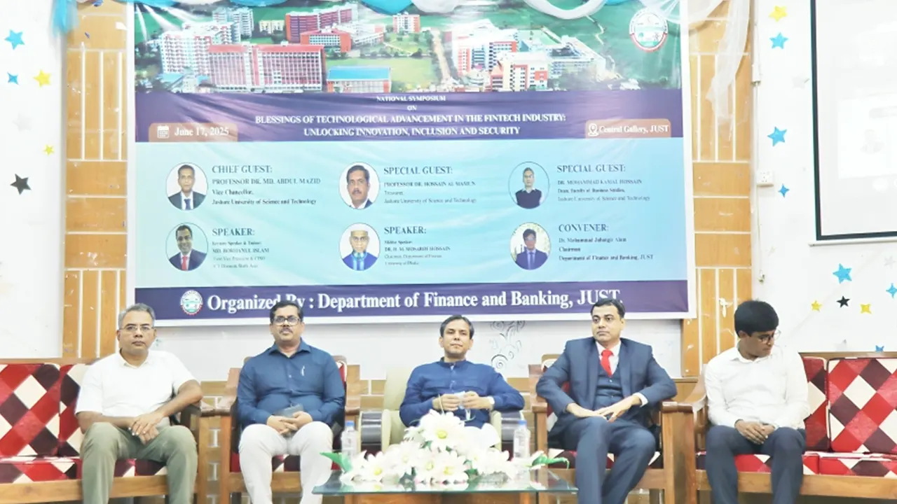 ফিনটেক শিল্পে উদ্ভাবন ও প্রযুক্তিগত অগ্রগতি নিয়ে যবিপ্রবিতে জাতীয় কনফারেন্স অনুষ্ঠিত। ছবি : কালবেলা
