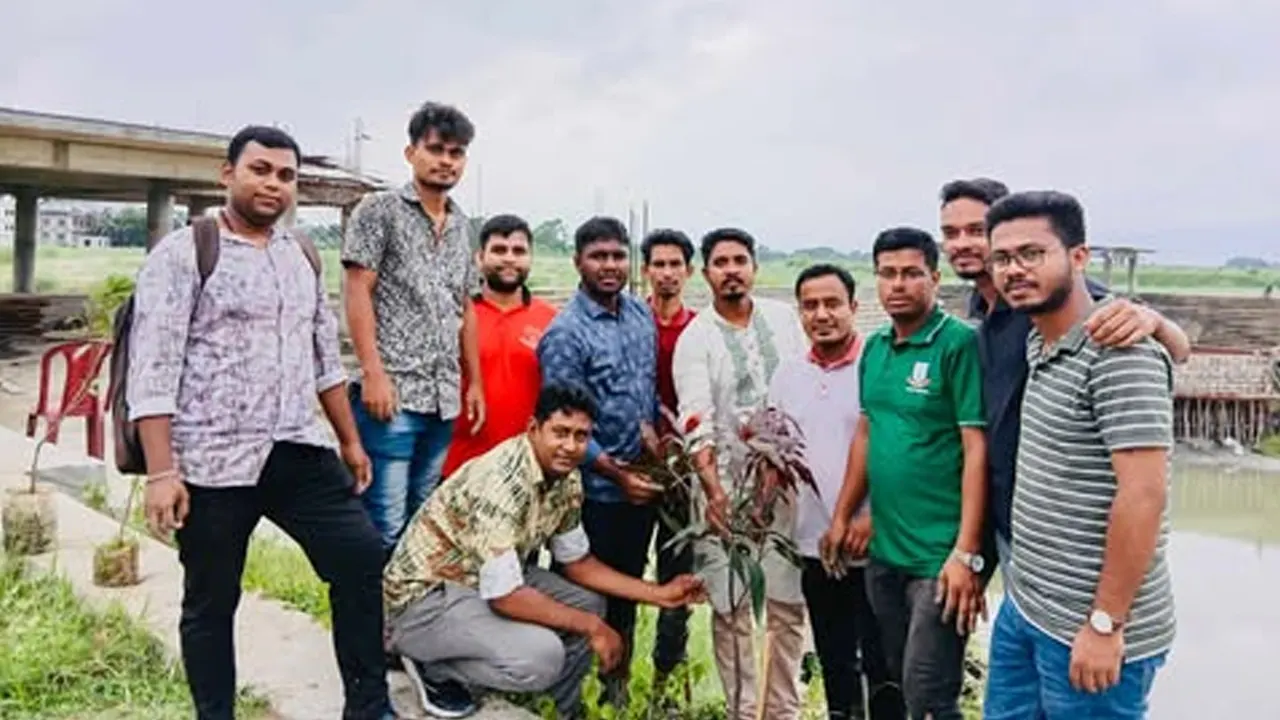 ডা. জুবাইদার জন্মদিন উপলক্ষে জবির নতুন ক্যাম্পাসে বৃক্ষরোপণ । ছবি : কালবেলা
