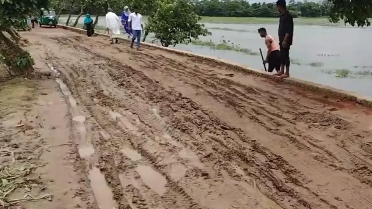 সুনামগঞ্জের জগন্নাথপুরের রানীগঞ্জ ইউনিয়নের শিবগঞ্জ টু পাইলগাঁও সড়কের বেহাল চিত্র। ছবি : কালবেলা