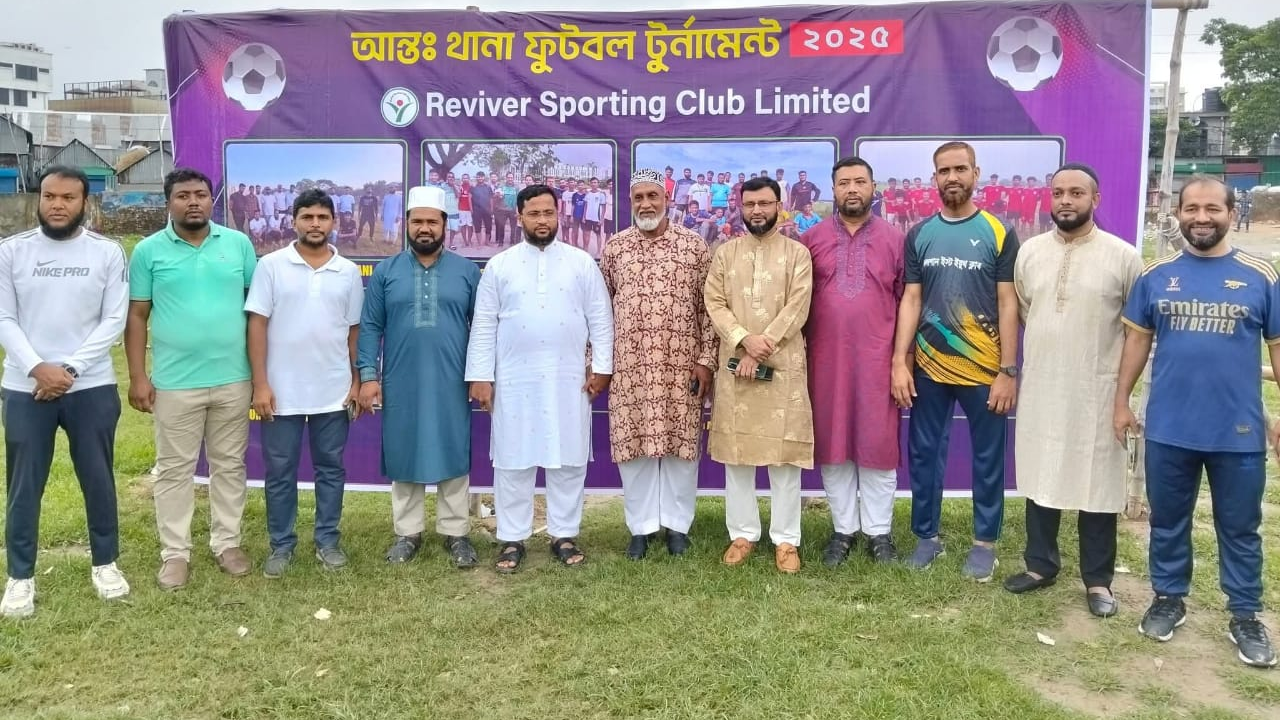 ঢাকার ডিএনসিসিতে ফুটবল টুর্নামেন্টের উদ্বোধনী অনুষ্ঠানে অতিথিরা। ছবি : কালবেলা 