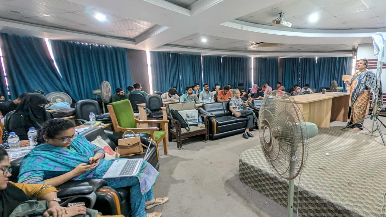 জবিতে ‘নির্বাণ : মেন্টাল ওয়েলবিয়িং অ্যান্ড হোলিস্টিক সাপোর্ট ইকোসিস্টেম ফর দ্য হিরোজ অব জুলাই ২০২৪ আপরাইজিং’ শীর্ষক কর্মশালা। ছবি : কালবেলা