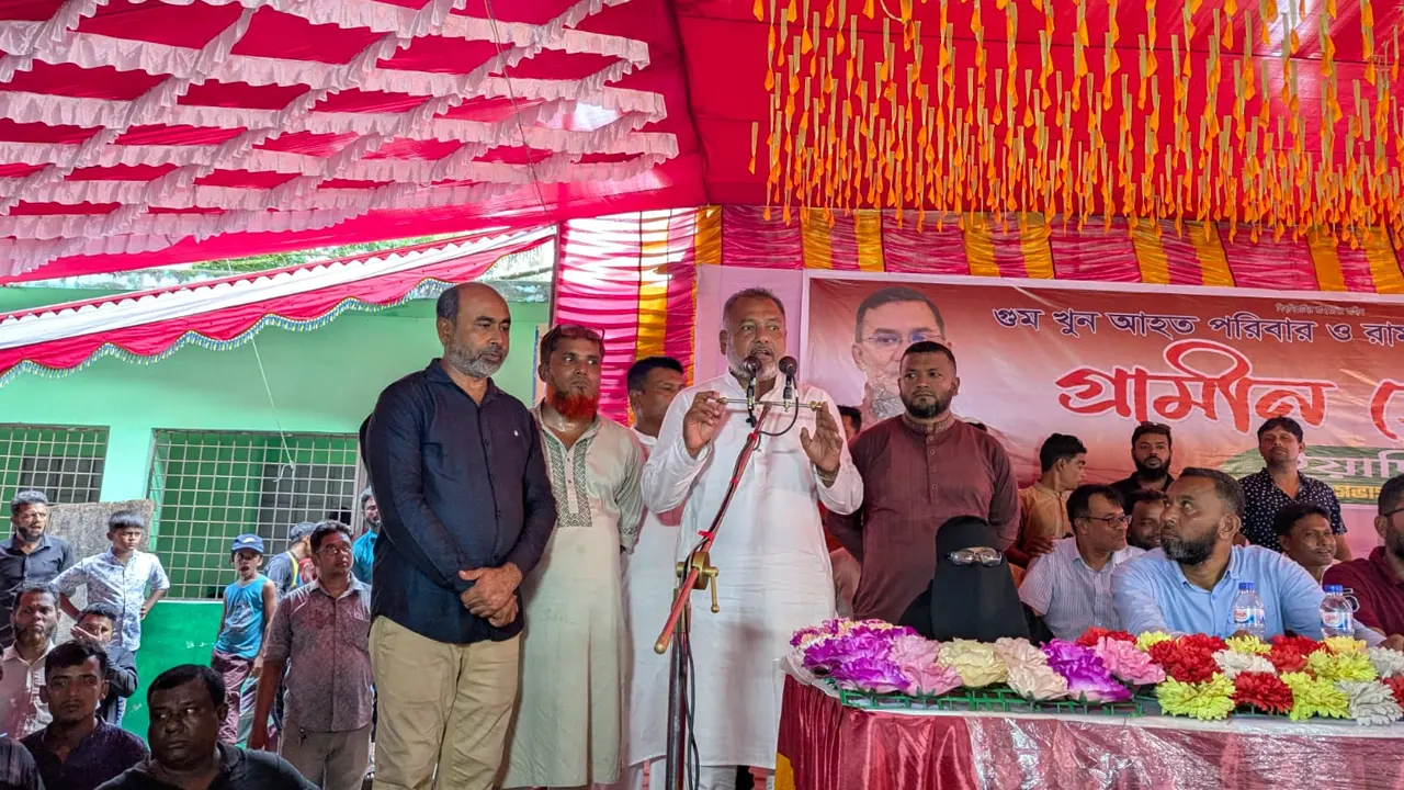 গ্রামীণভোজ অনুষ্ঠানে বক্তব্য রাখেন কেন্দ্রীয় স্বেচ্ছাসেবক দলের সভাপতি এস এম জিলানী। ছবি : কালবেলা