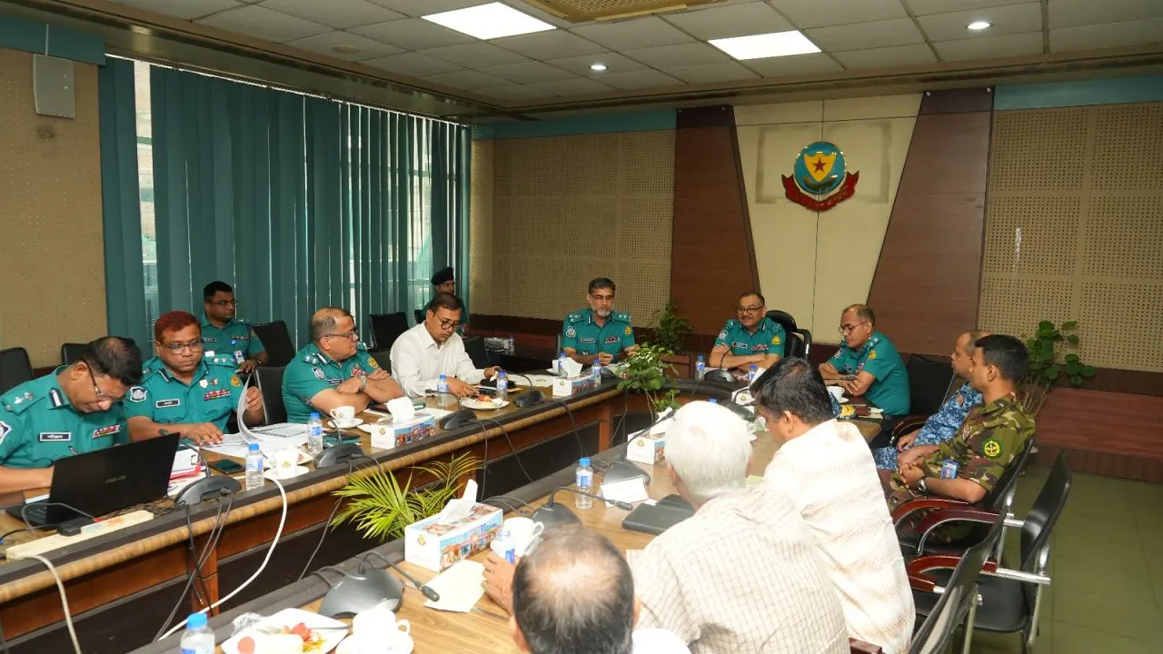 ডিএমপি হেডকোয়ার্টার্সের সম্মেলন কক্ষে ডিএমপি কমিশনার শেখ মো. সাজ্জাত আলীর সভাপতিত্বে সমন্বয় সভা অনুষ্ঠিত হয়েছে। ছবি : সংগৃহীত