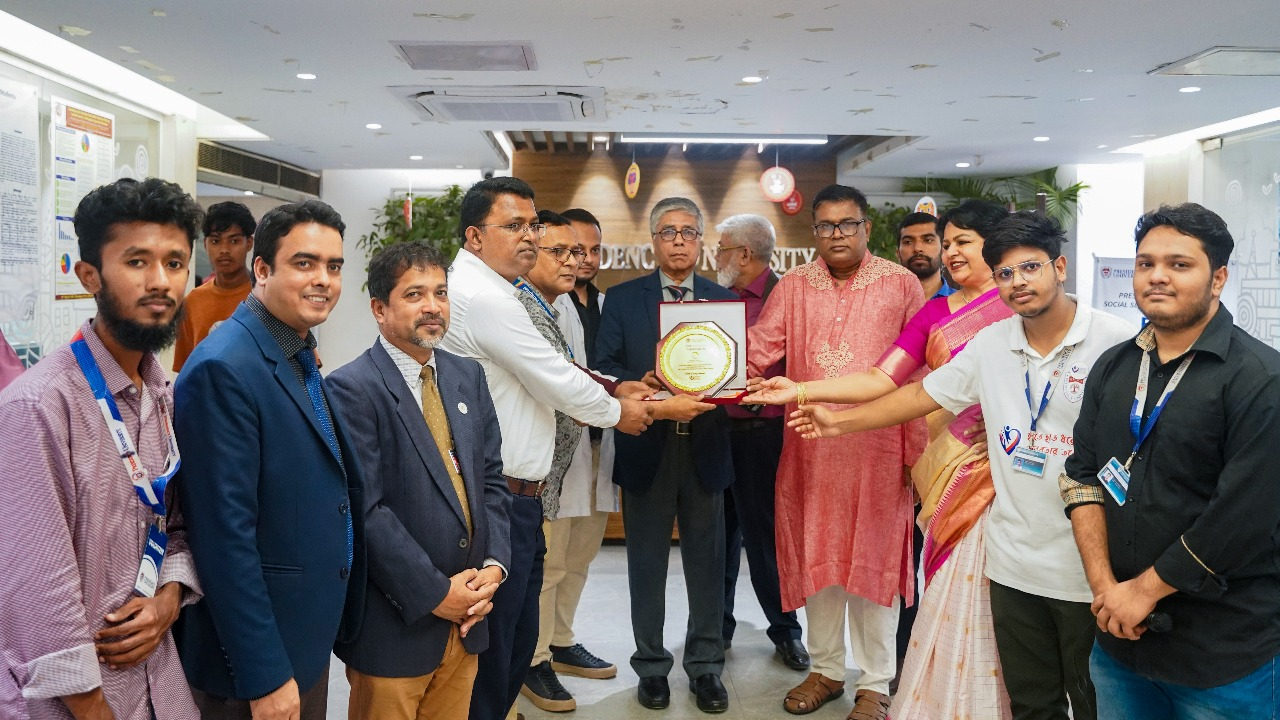 প্রেসিডেন্সি ইউনিভার্সিটিতে আই হেলথ ক্যাম্পেইন। ছবি : সংগৃহীত