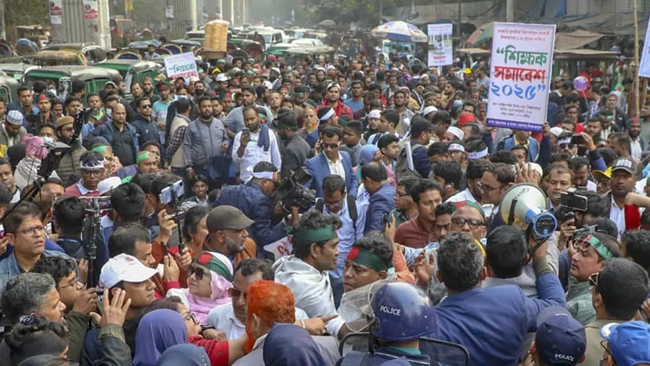 প্রাথমিকের শিক্ষকদের আন্দোলনের চিত্র। ছবি : সংগৃহীত