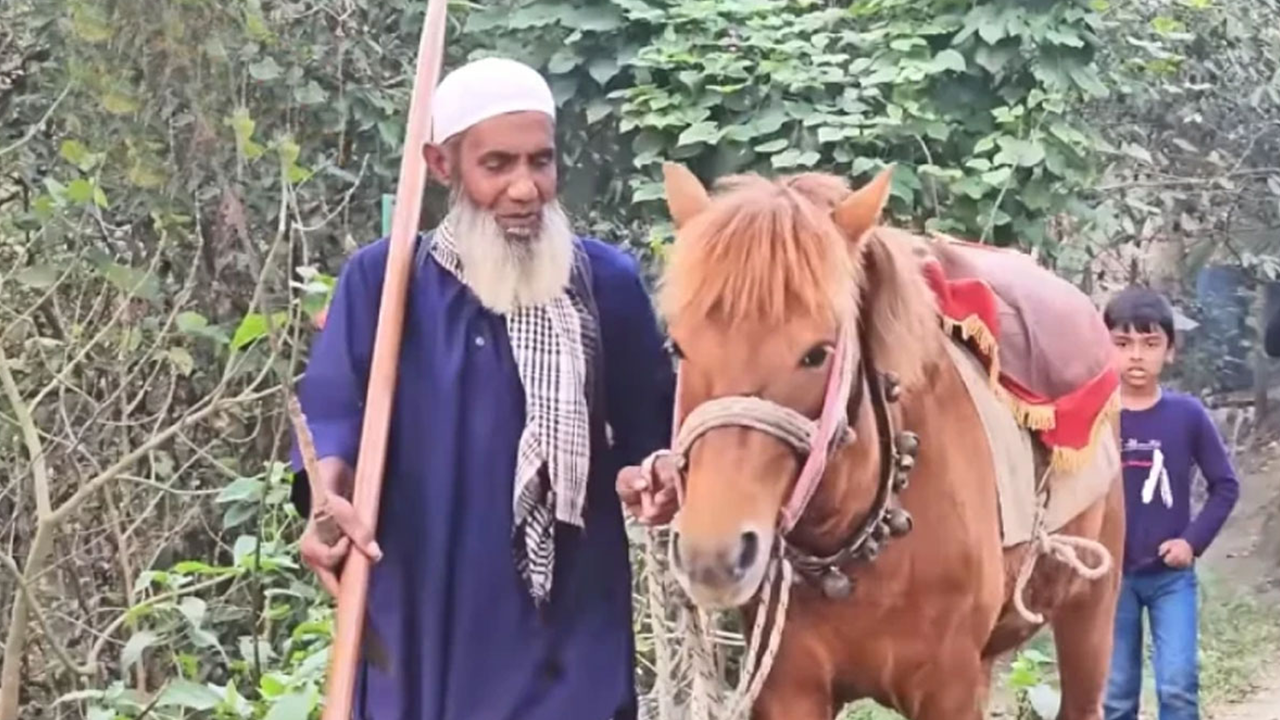 গোরখোদক মনু মিয়া। ছবি : সংগৃহীত