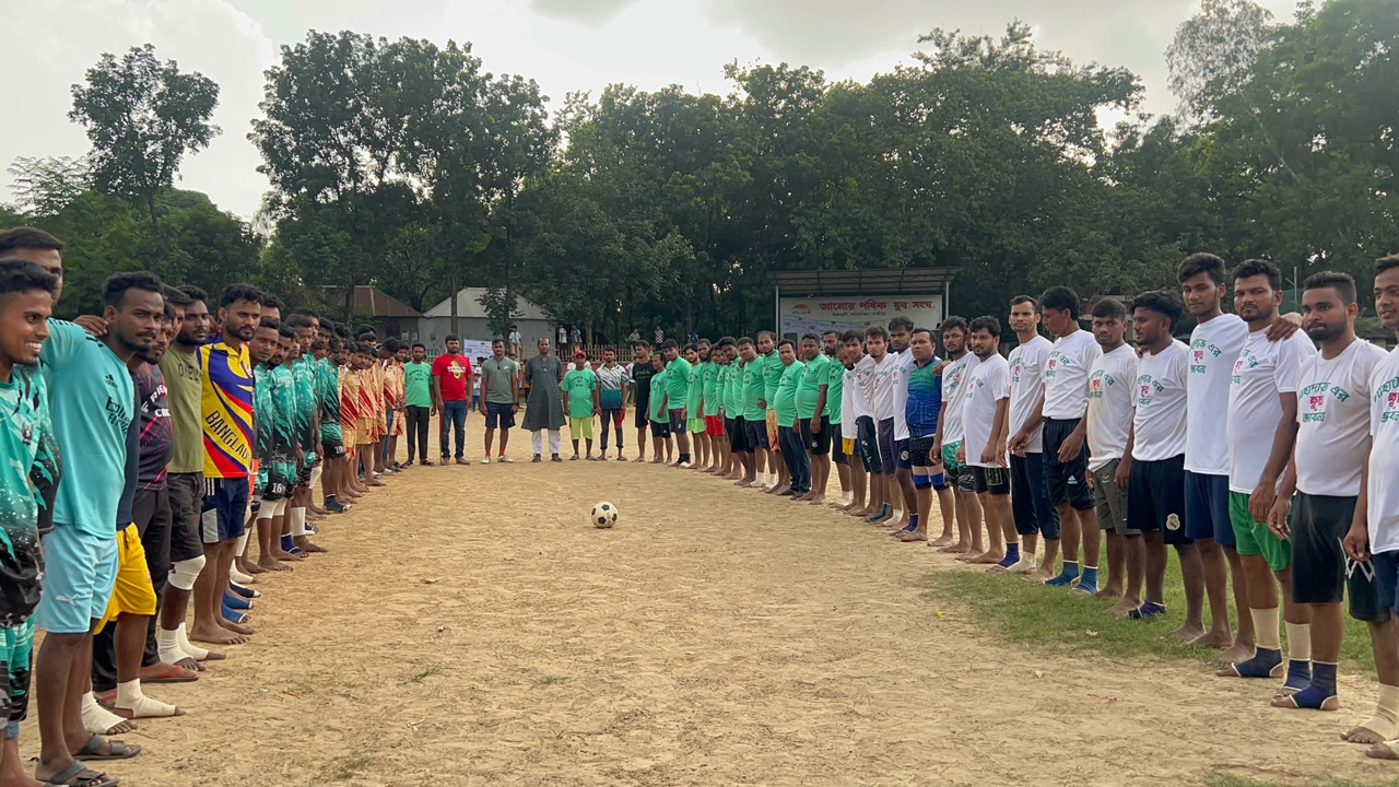 টুর্নামেন্টের উদ্বোধন করেন প্রতিষ্ঠানটির জেনারেল ম্যানেজার মো. শাহাদাত হোসেন। ছবি : কালবেলা