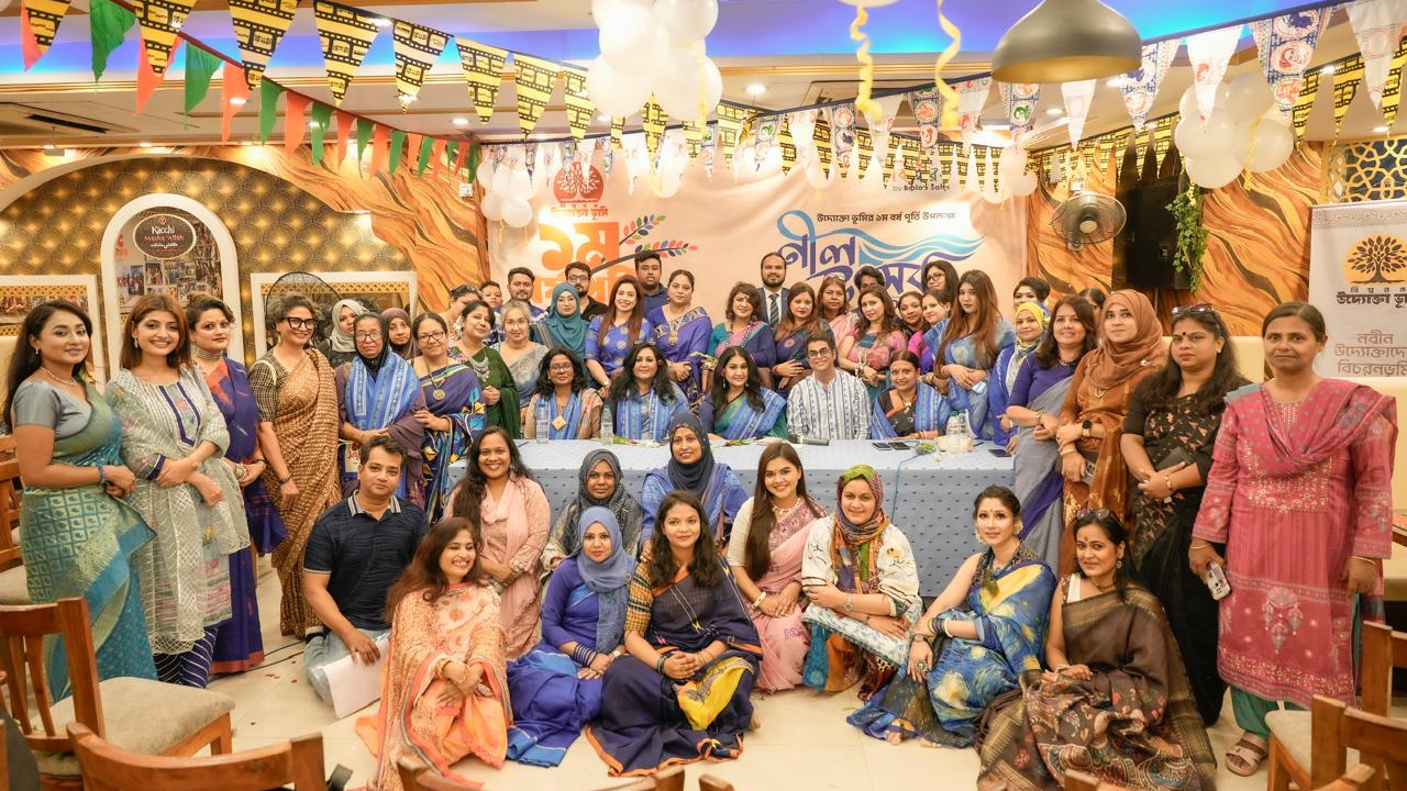 বিশ্বরঙ উদ্যোক্তা ভূমি বর্ষপূর্তির আয়োজনে অতিথিরা। ছবি : সংগৃহীত