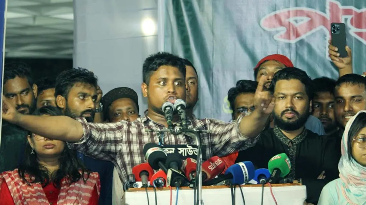 রাজশাহীতে সমাবেশে এনসিপি নেতা হাসনাত আবদুল্লাহ। ছবি: সংগৃহীত