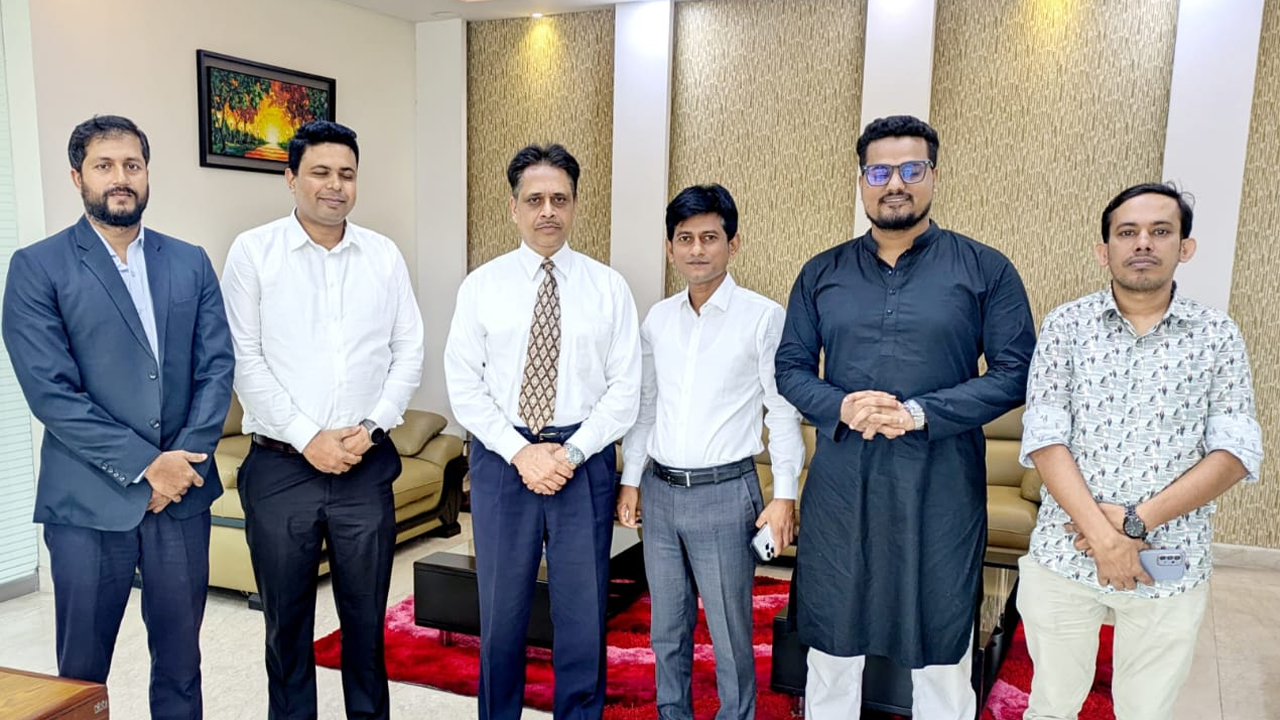 প্রধান উপদেষ্টার বিশেষ সহকারী শেখ মইনউদ্দিনের সঙ্গে দেখা করেন আগামীর ভোলার নেতারা। ছবি : সংগৃহীত