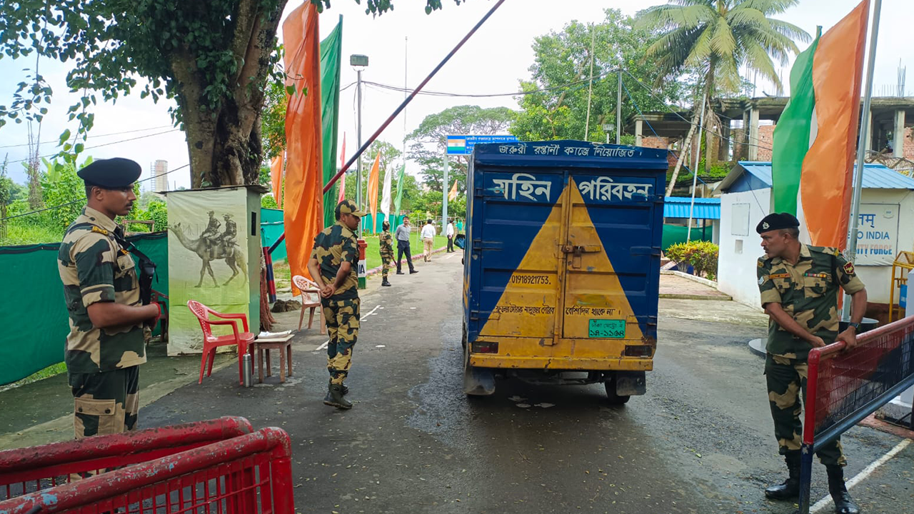 আখাউড়া স্থলবন্দর দিয়ে ভারতে পাঠানো হয় আম। ছবি : কালবেলা