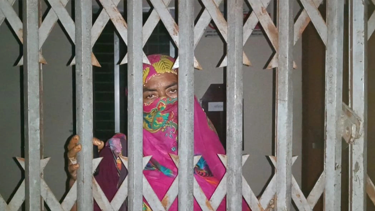 বাংলাদেশ পল্লী উন্নয়ন বোর্ড (বিআরডিবি) কার্যালয়ে তালাবদ্ধ মোছা: নুরুন নাহার। ছবি: সংগৃহীত