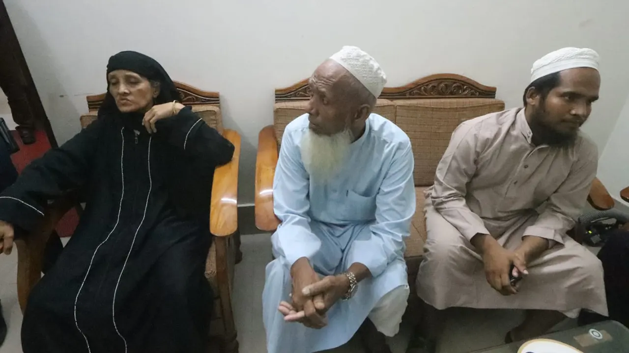 আটককৃত রোহিঙ্গা নাগরিক। ছবি : কালবেলা