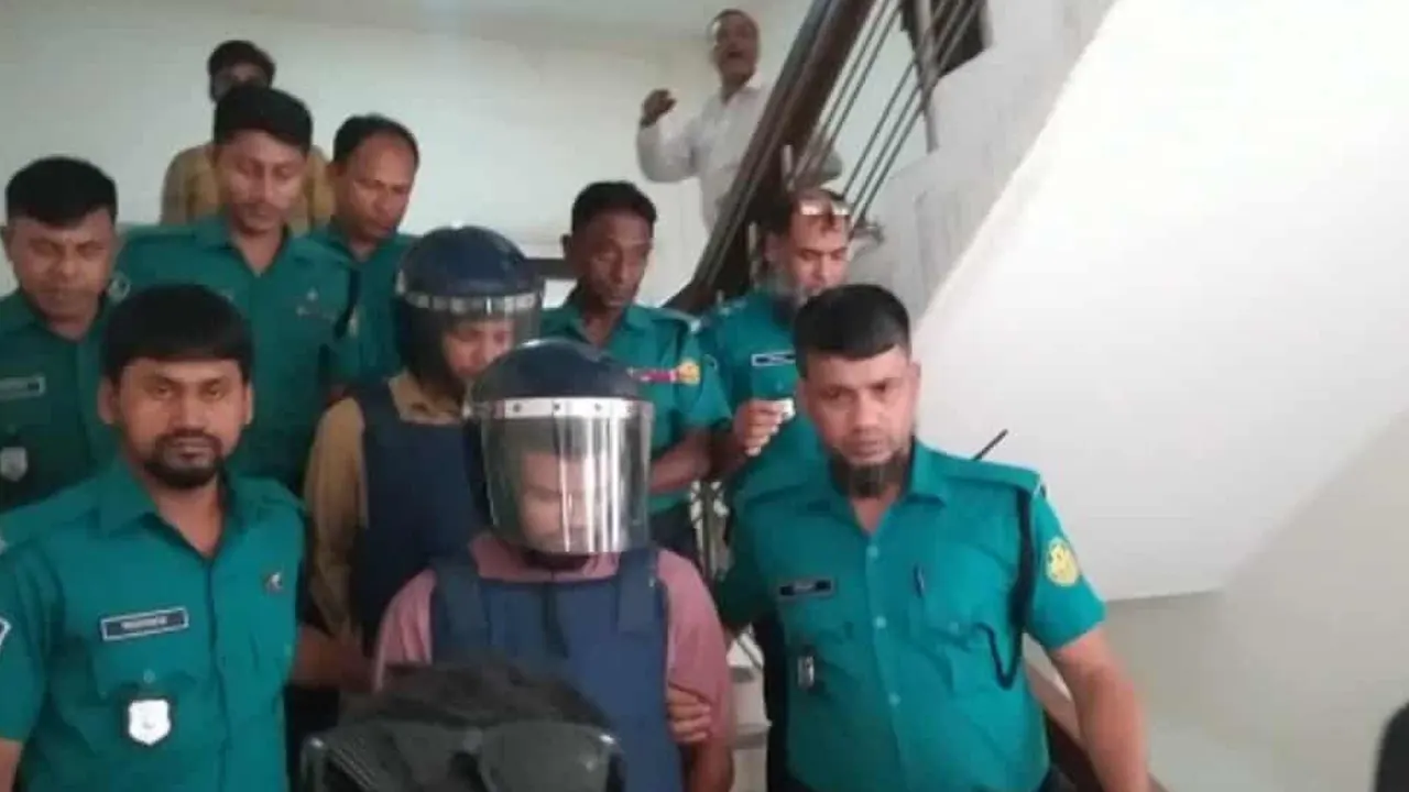 আদালতে দুই আসামি। ছবি : কালবেলা