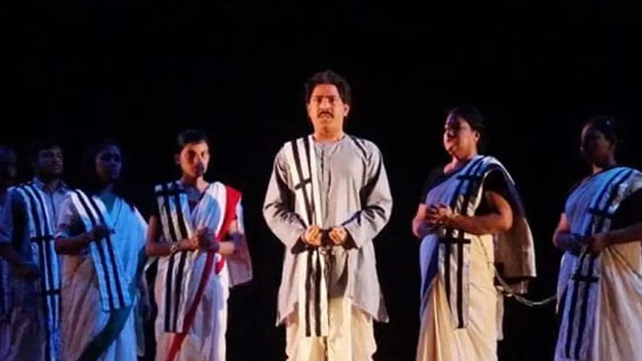 নাটকের অভিনেতারা। ছবি : সংগৃহীত