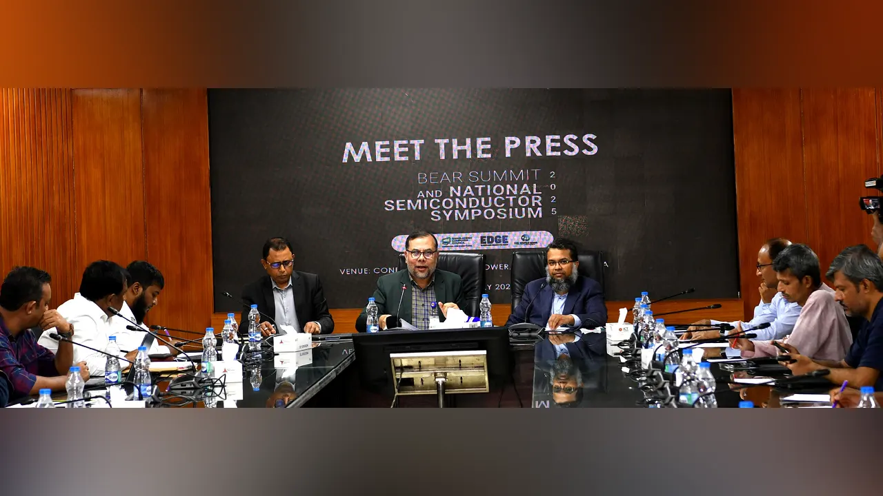 আইসিটি ভবনে বিয়ার সামিট এবং বাংলাদেশ ন্যাশনাল সেমিকন্ডাক্টর সিম্পোজিয়াম ২০২৫ উপলক্ষে আয়োজিত সংবাদ সম্মেলনে কথা বলেন শীষ হায়দার চৌধুরী। ছবি : কালবেলা