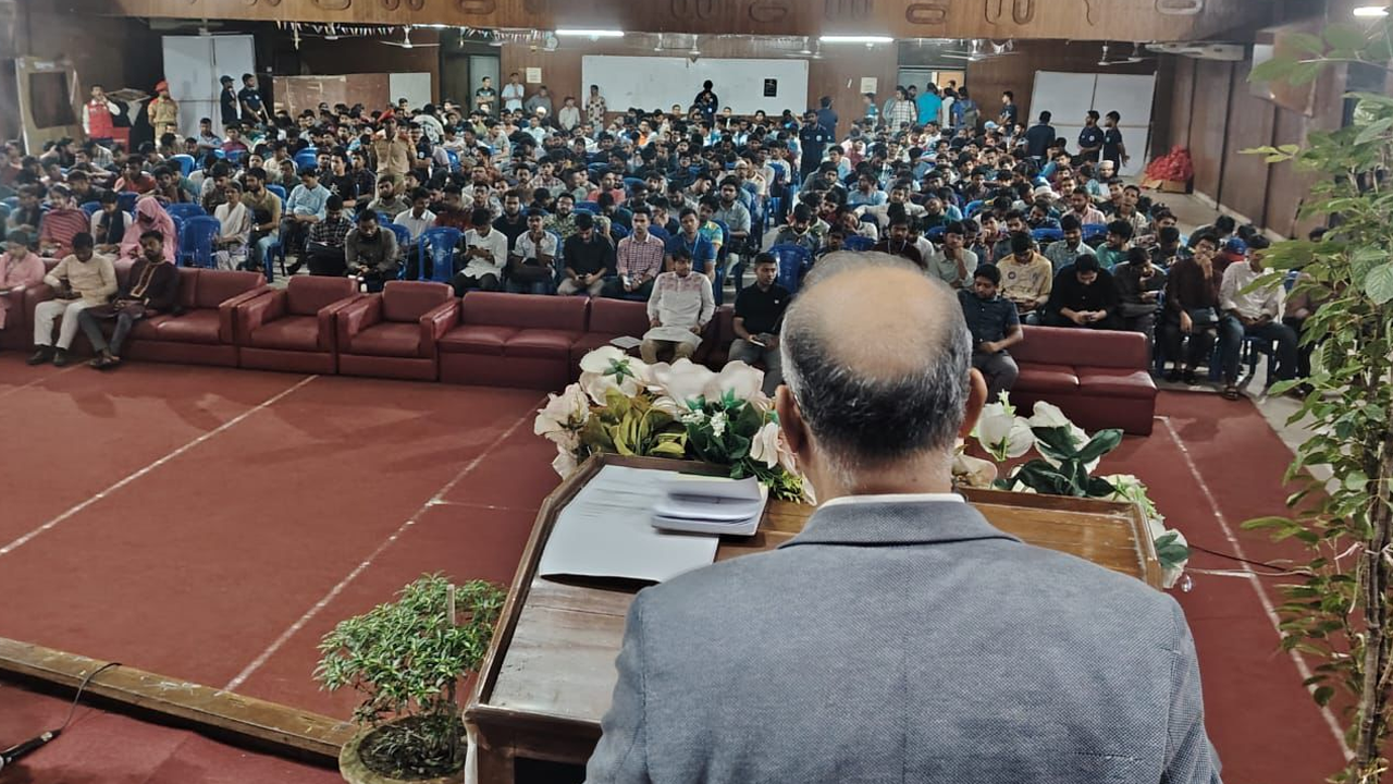 ঢাকা কলেজে ভোক্তা অধিকার বিষয়ে সিওয়াইবির আলোচনা সভা। ছবি : কালবেলা