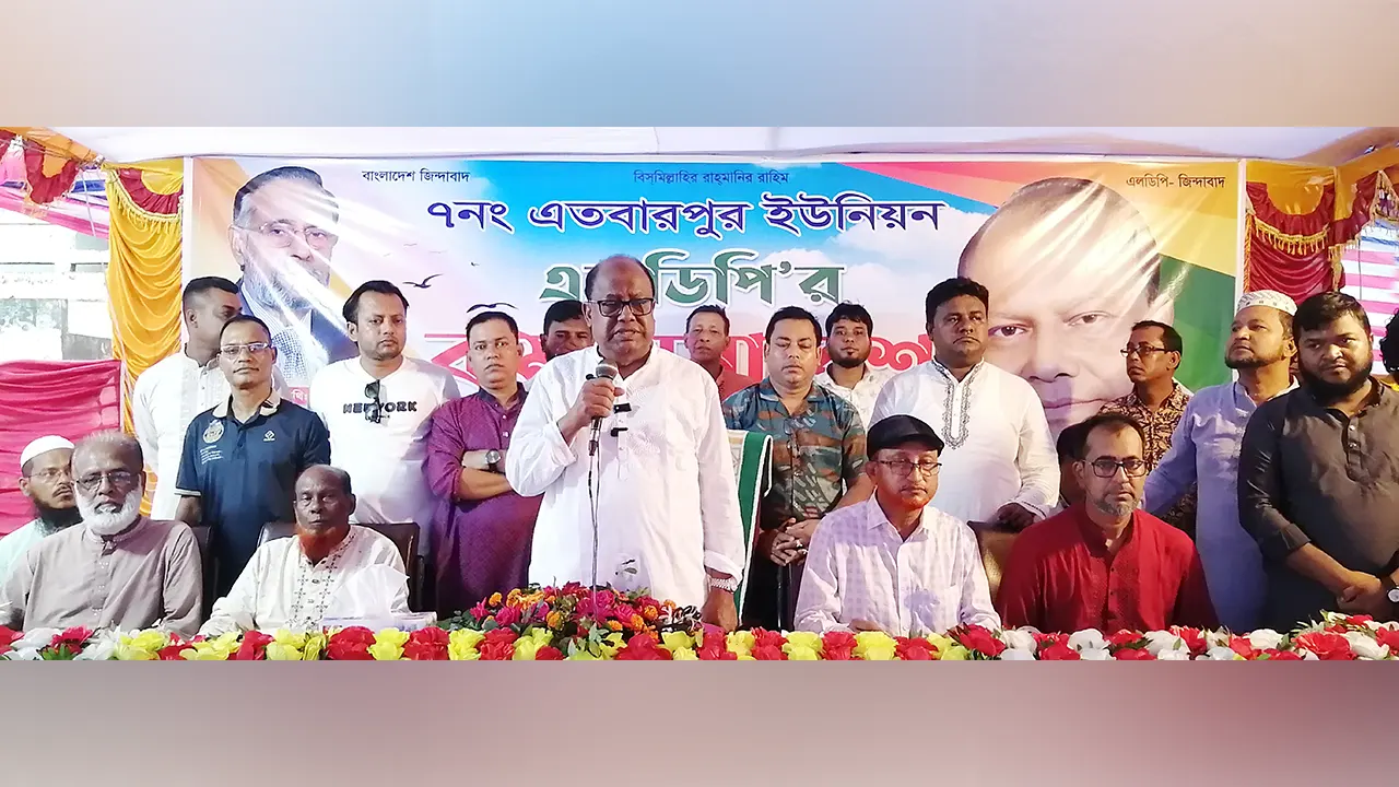 কুমিল্লার চান্দিনা কর্মী সমাবেশে বক্তব্য দেন ড. রেদোয়ান। ছবি : কালবেলা