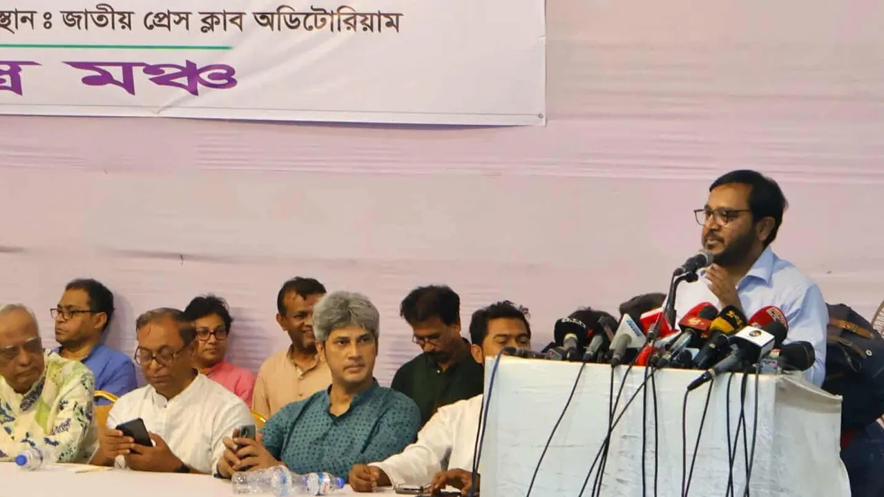 বক্তব্য রাখছেন এবি পার্টির চেয়ারম্যান মজিবুর রহমান মঞ্জু। ছবি : কালবেলা