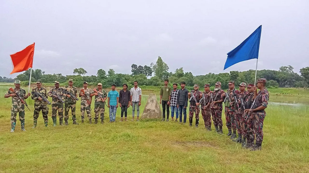 রাণীশংকৈল‌‌‌ উপজেলার কাশিপুর ইউনিয়নের জগদল সীমান্ত দিয়ে ভারতে অনুপ্রবেশ করেন তারা। ছবি : কালবেলা