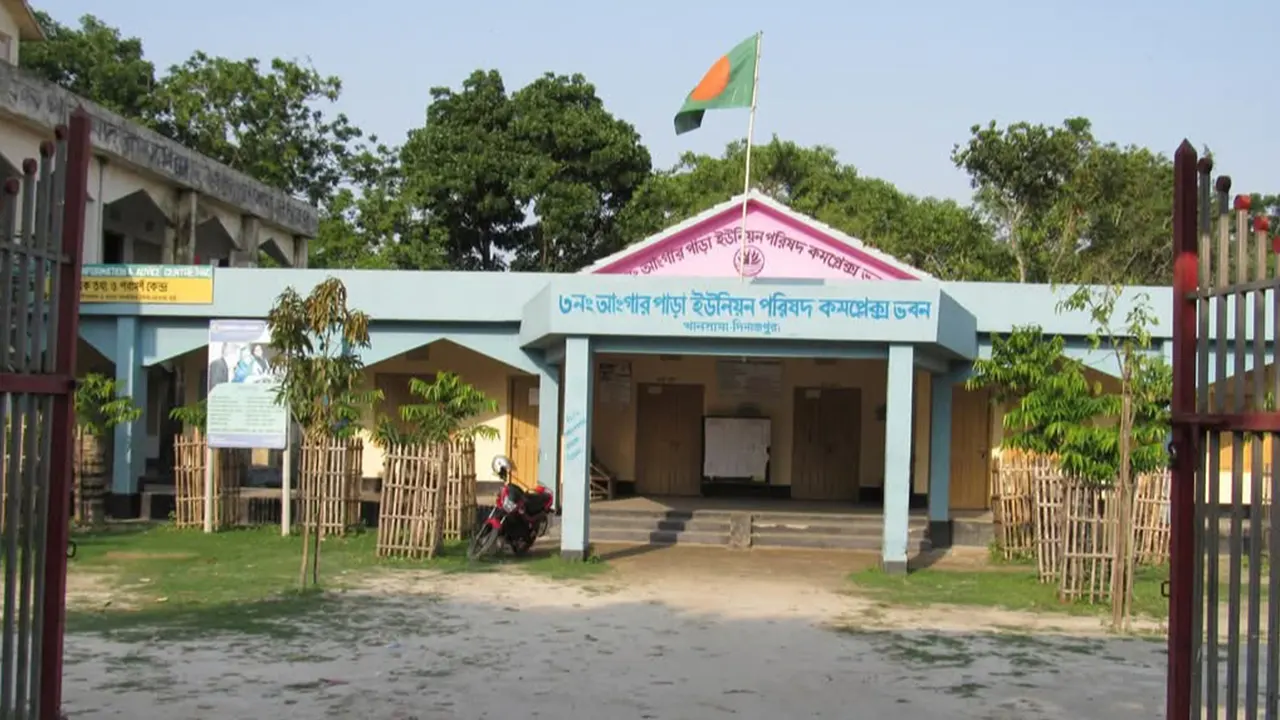 দিনাজপুরের খানসামা উপজেলার আংগারপাড়া ইউনিয়ন পরিষদ। ছবি : কালবেলা