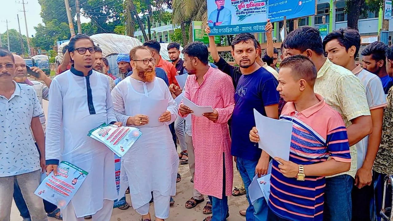 গণসংযোগ, লিফলেট বিতরণ ও পথসভা। ছবি : কালবেলা