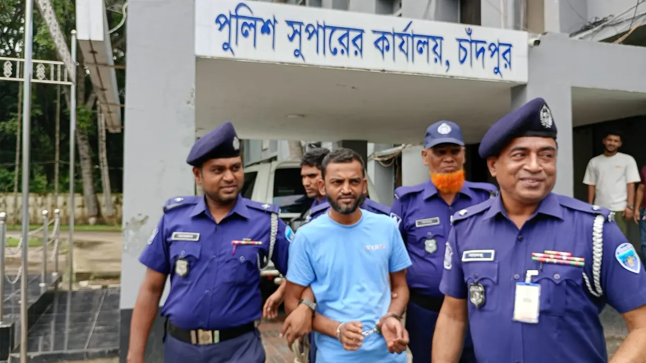 স্ত্রীকে হত্যার দায়ে গ্রেপ্তার জামাল গাজী। ছবি : কালবেলা
