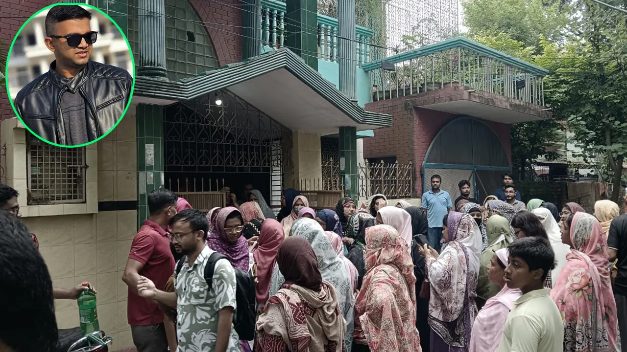 বিমানবাহিনীর প্রশিক্ষণ বিমান বিধ্বস্ত হয়ে নিহত পাইলট তৌফিক ইসলাম সাগরের রাজশাহীর বাসায় স্বজনদের ভিড়, ইনসেটে পাইলট সাগর। ছবি : কালবেলা