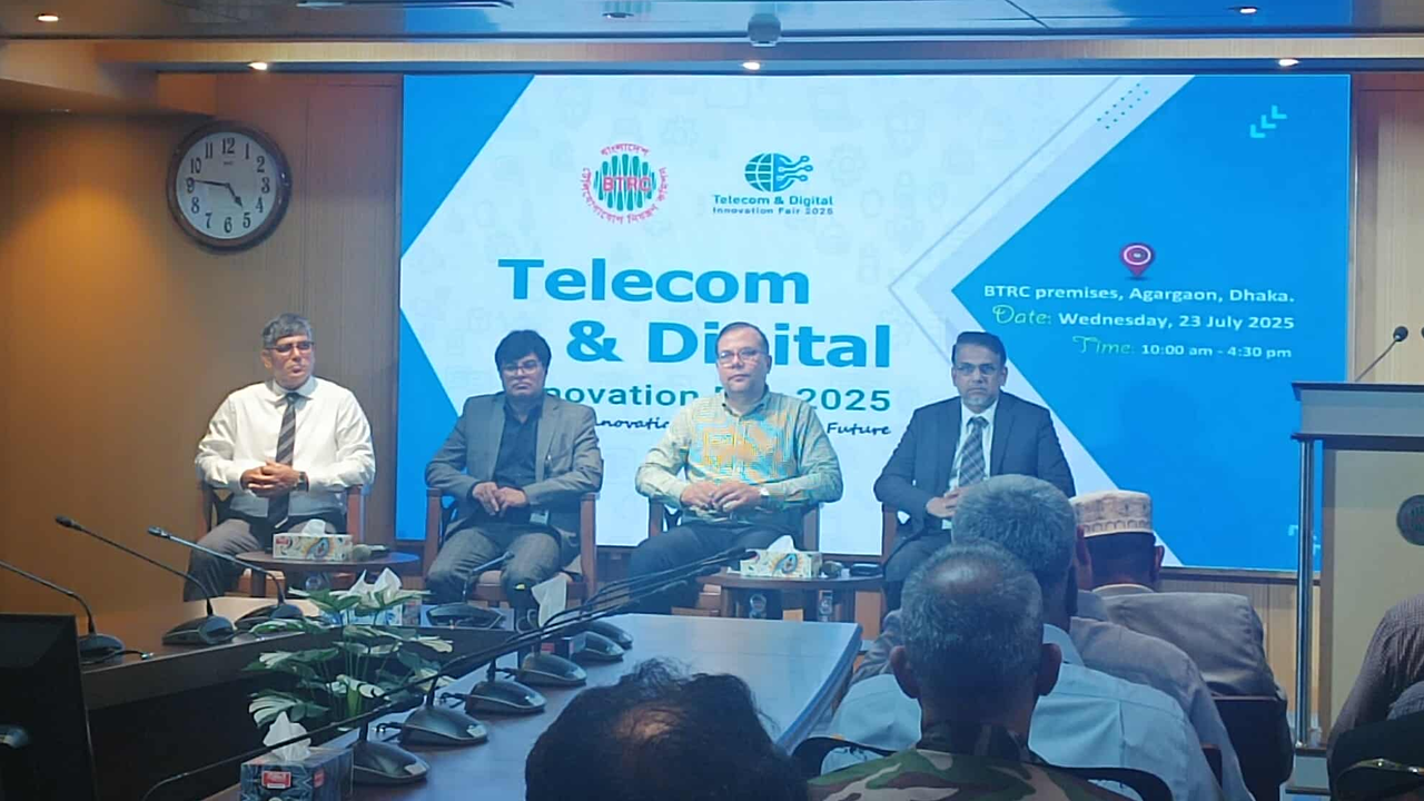 টেলিকম অ্যান্ড ইনোভেশন ফেয়ারের সমাপনী অনুষ্ঠানে অতিথিরা। ছবি : কালবেলা