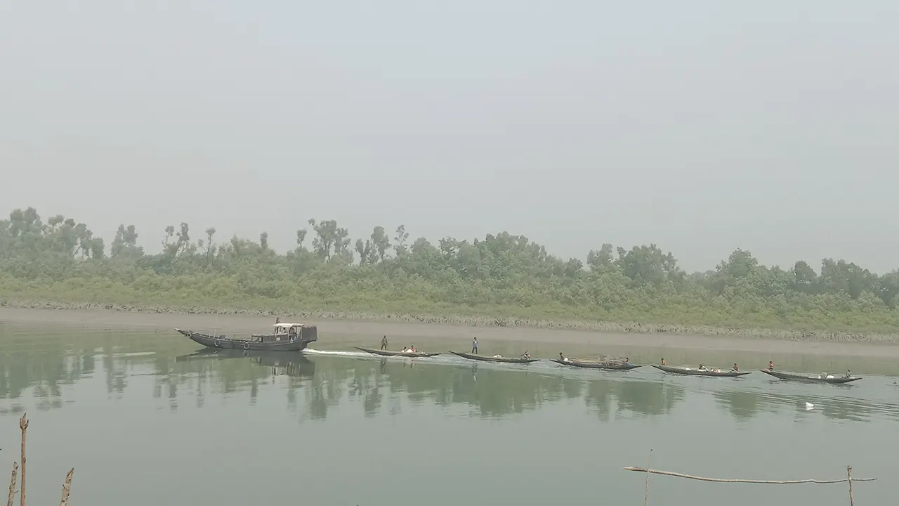 বন বিভাগের অভিযানে মাছ ধরার সরঞ্জামও জব্দ করা হয়। ছবি : কালবেলা