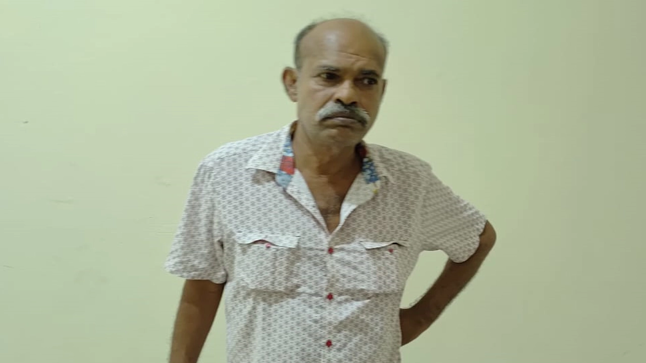বাগেরহাট সদর থানার সাবেক শ্রমিক লীগের সাধারণ সম্পাদক মনির হোসেন ওরফে দাতাল মনির। ছবি : সংগৃহীত