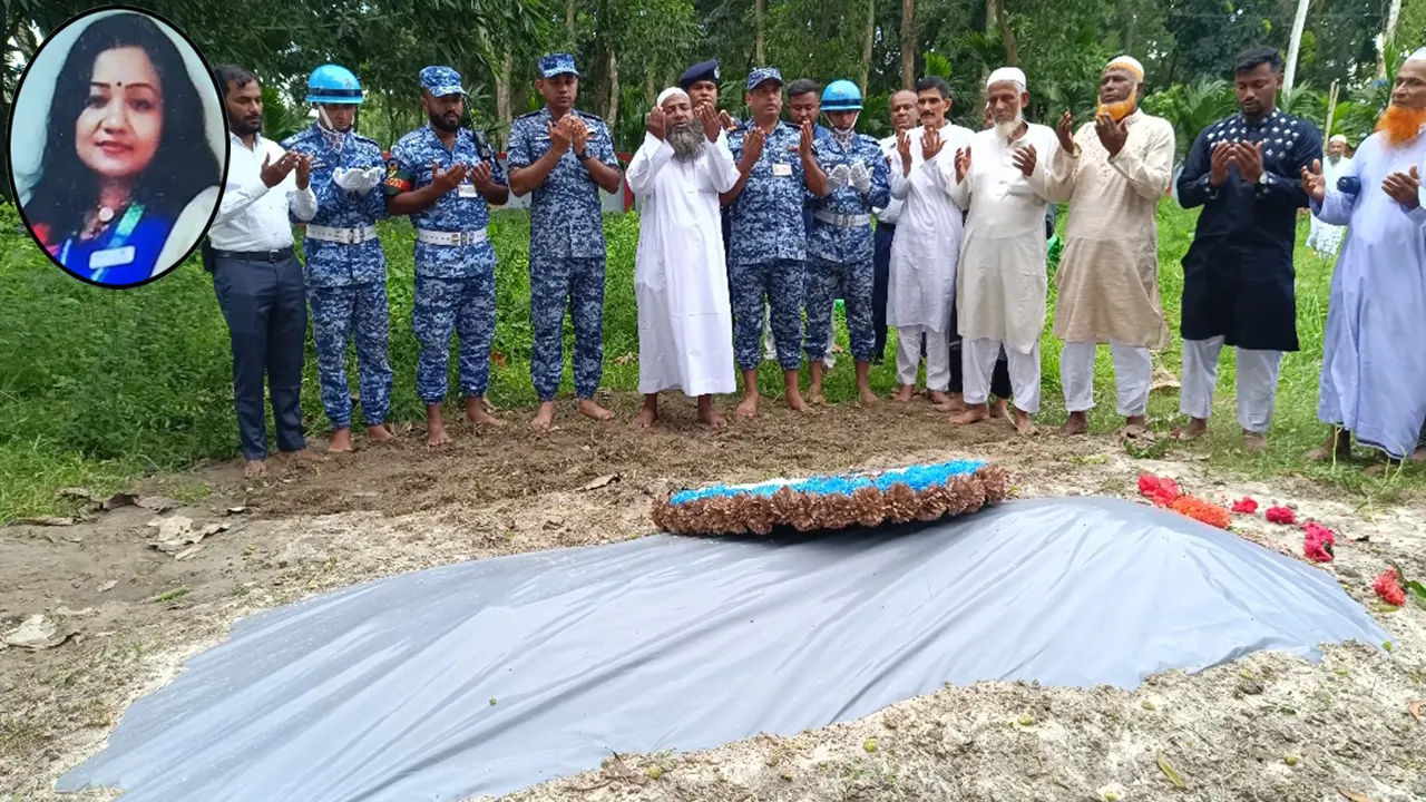 মাইলস্টনের শিক্ষক মাসুকা বেগমের আত্মত্যাগকে সম্মান জানিয়ে তার কবরে গার্ড অব অনার দিয়েছে বিমানবাহিনী। ছবি : কালবেলা